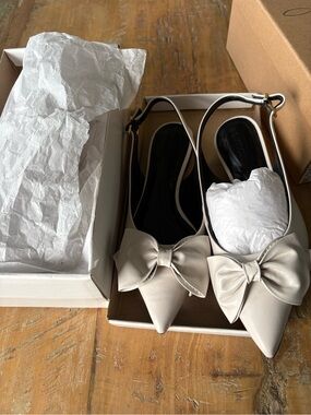 NWT- Simons real leather  White Pointed Slingback Flats with Front Bow